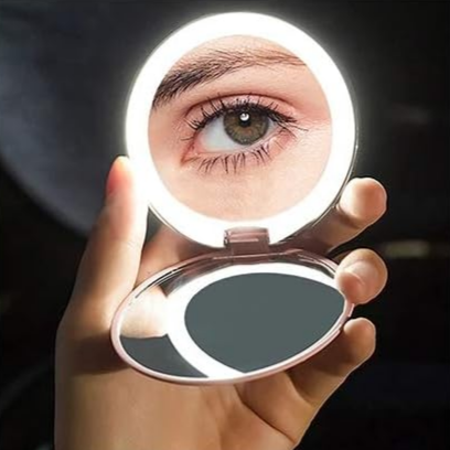 Oglinda de geanta pentru machiaj, Zola®, cu lumina LED, incarcare USB, roz, 8.5x7x1.8 cm Oglinda de geanta pentru machiaj, Zola®, cu lumina LED, incarcare USB, roz, 8.5x7x1.8 cm